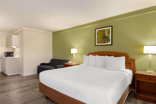 La Quinta Inn by Wyndham Daytona Beach/Intl Speedway - image 16