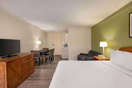 La Quinta Inn by Wyndham Daytona Beach/Intl Speedway - image 17