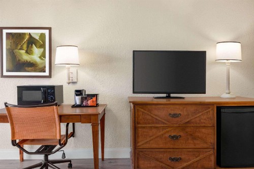 La Quinta Inn by Wyndham Daytona Beach/Intl Speedway - image 23