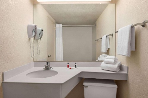 La Quinta Inn by Wyndham Daytona Beach/Intl Speedway - image 26