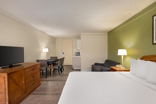 La Quinta Inn by Wyndham Daytona Beach/Intl Speedway - image 37