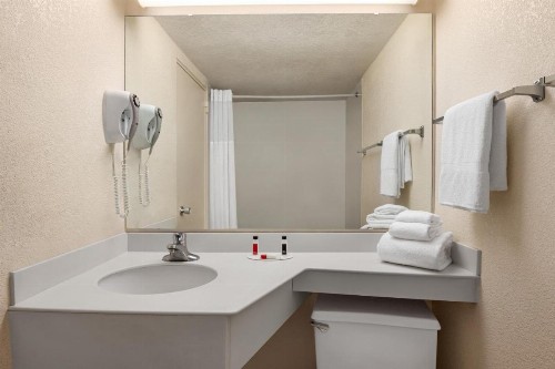 La Quinta Inn by Wyndham Daytona Beach/Intl Speedway - image 40