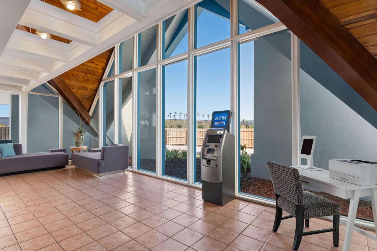 La Quinta Inn by Wyndham Daytona Beach/Intl Speedway - image 5