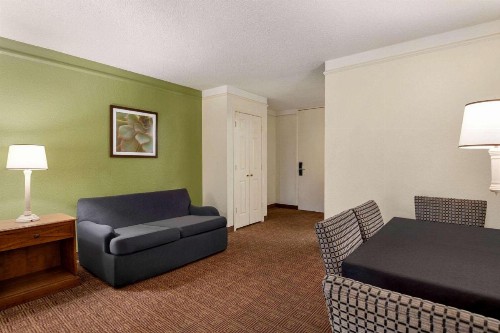 La Quinta Inn by Wyndham Daytona Beach/Intl Speedway - image 8