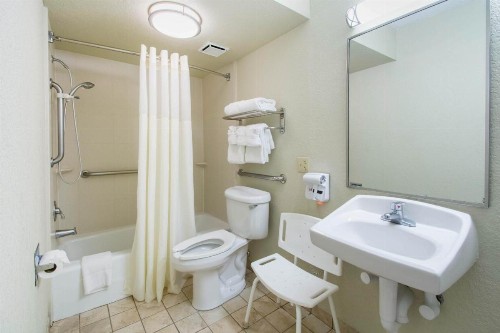 Quality Inn Daytona Speedway - I-95 - image 3