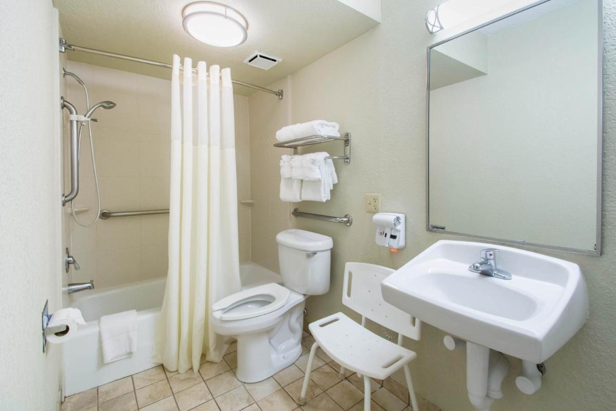 Quality Inn Daytona Speedway - I-95 - image 3