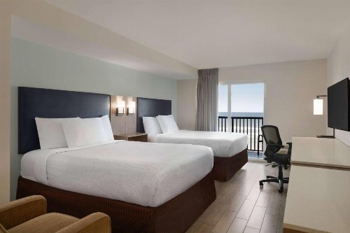 La Quinta by Wyndham Oceanfront Daytona Beach - image 17