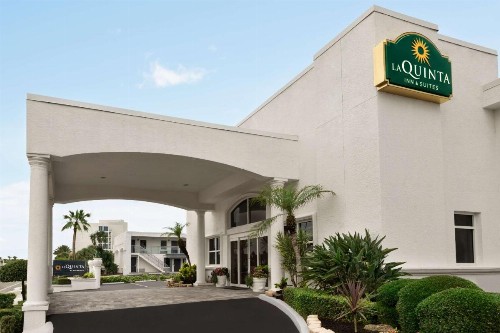 La Quinta by Wyndham Oceanfront Daytona Beach - image 2