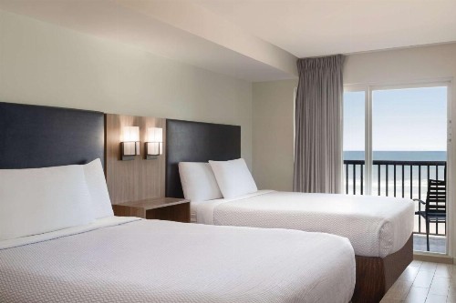 La Quinta by Wyndham Oceanfront Daytona Beach - image 23
