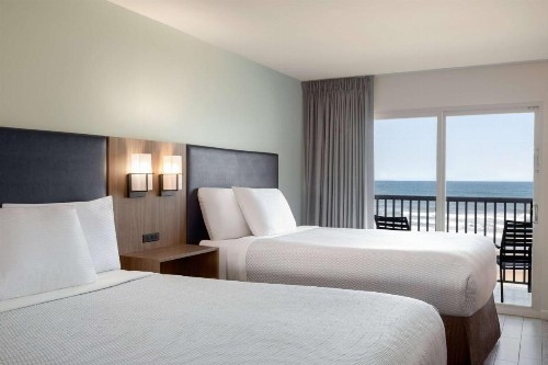 La Quinta by Wyndham Oceanfront Daytona Beach - image 24