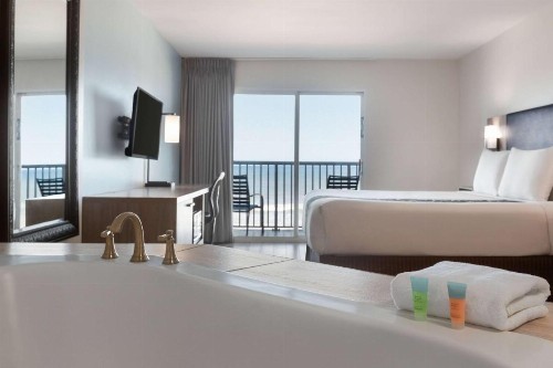 La Quinta by Wyndham Oceanfront Daytona Beach - image 30