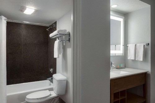 La Quinta by Wyndham Oceanfront Daytona Beach - image 31