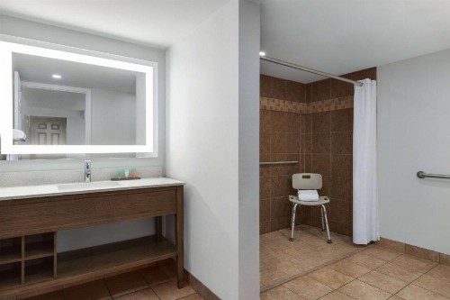 La Quinta by Wyndham Oceanfront Daytona Beach - image 32