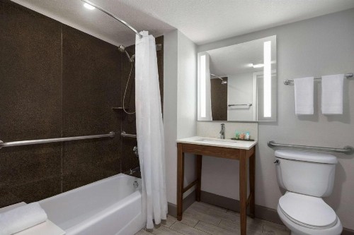 La Quinta by Wyndham Oceanfront Daytona Beach - image 33