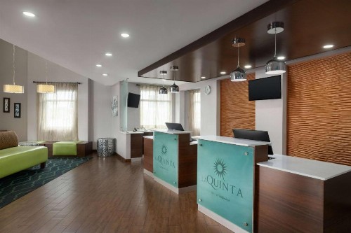 La Quinta by Wyndham Oceanfront Daytona Beach - image 4