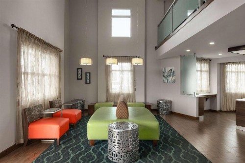 La Quinta by Wyndham Oceanfront Daytona Beach - image 5