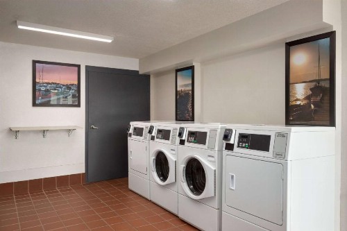 La Quinta by Wyndham Oceanfront Daytona Beach - image 9