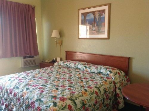 Sunshine Inn of Daytona Beach - image 2