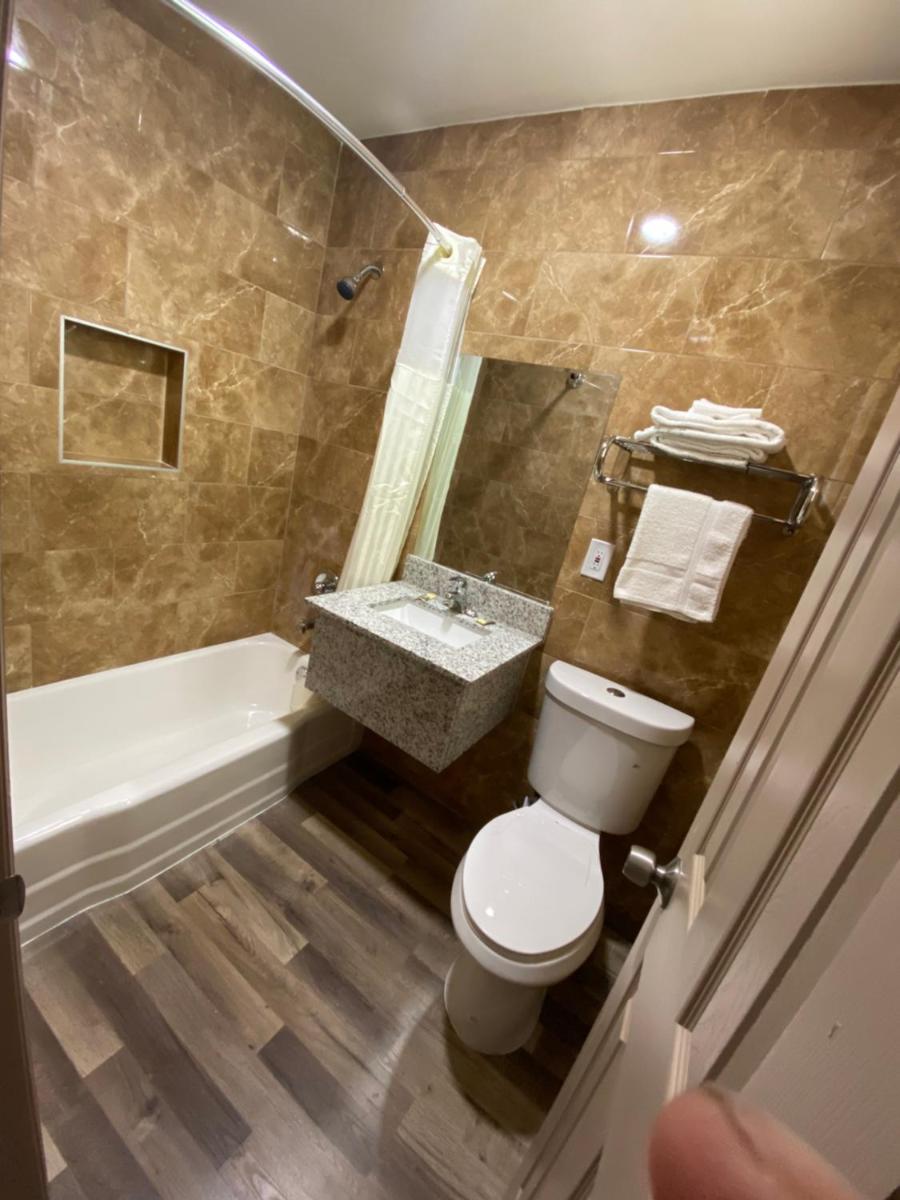 Red Carpet Inn Daytona Beach - image 3