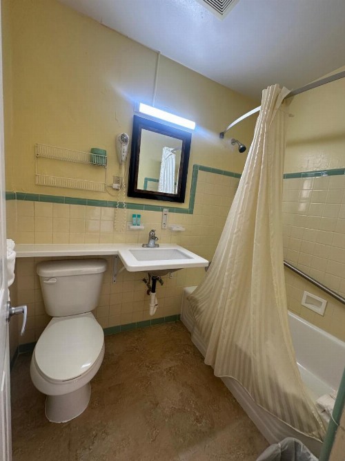 Super Inn Daytona Beach - image 15