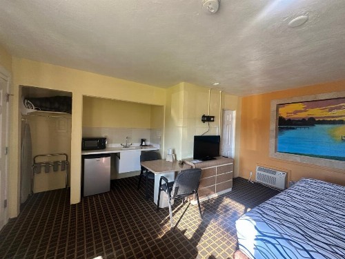 Super Inn Daytona Beach - image 18