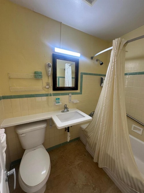 Super Inn Daytona Beach - image 19