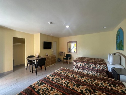 Super Inn Daytona Beach - image 25