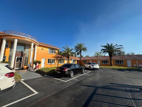 Super Inn Daytona Beach - image 3