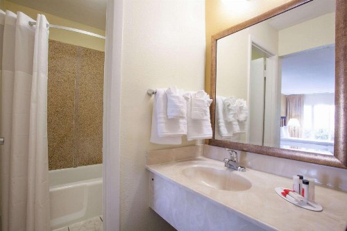 Days Inn by Wyndham Daytona Beach Speedway - image 10