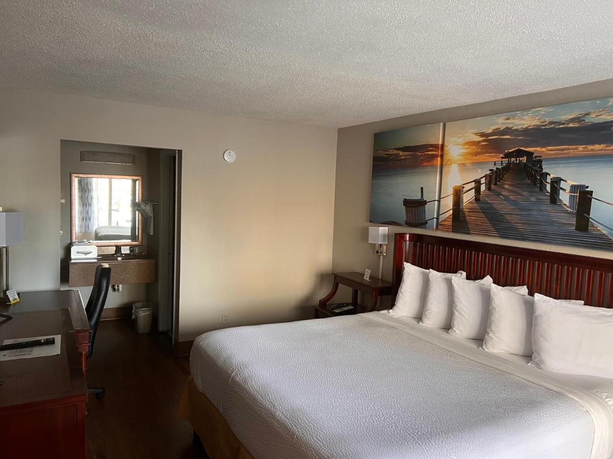 Days Inn by Wyndham Daytona Beach Speedway - image 2