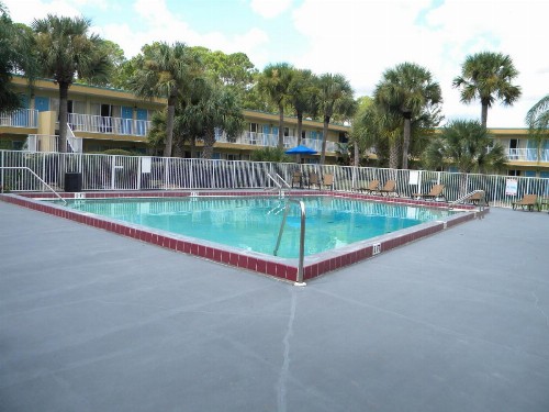 Days Inn by Wyndham Daytona Beach Speedway - image 29