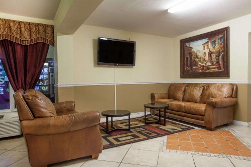 Days Inn by Wyndham Daytona Beach Speedway - image 3