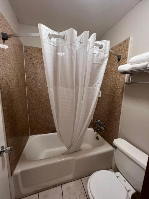 Days Inn by Wyndham Daytona Beach Speedway - image 35