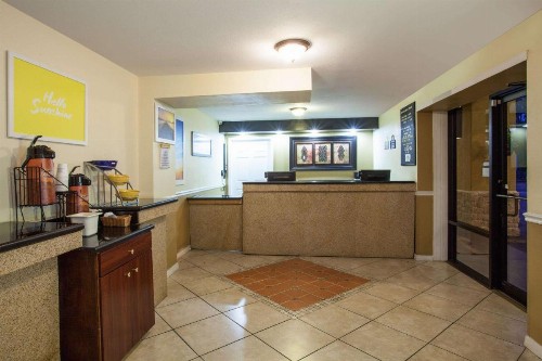 Days Inn by Wyndham Daytona Beach Speedway - image 4