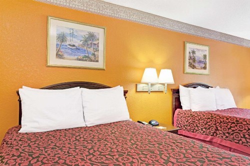 Sunset Inn Daytona Beach - image 10