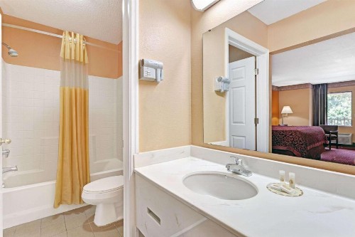 Sunset Inn Daytona Beach - image 12