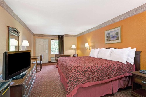 Sunset Inn Daytona Beach - image 9