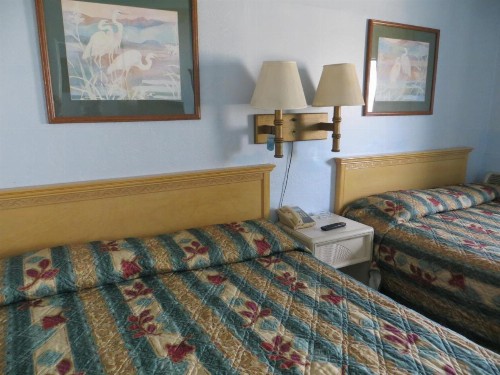 Skyway Motel - image 12