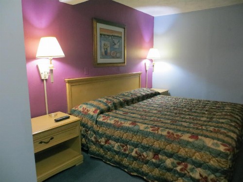 Skyway Motel - image 7