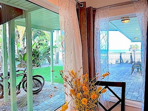 Micks Beach Hideaway - image 10