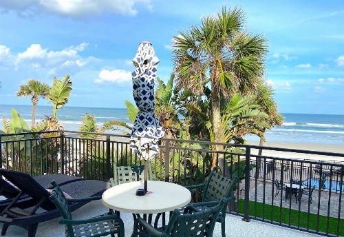 Micks Beach Hideaway - image 18