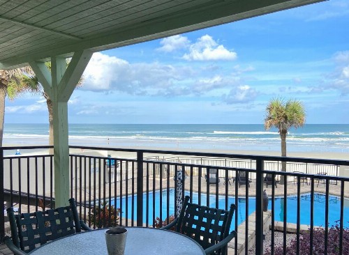 Micks Beach Hideaway - image 26