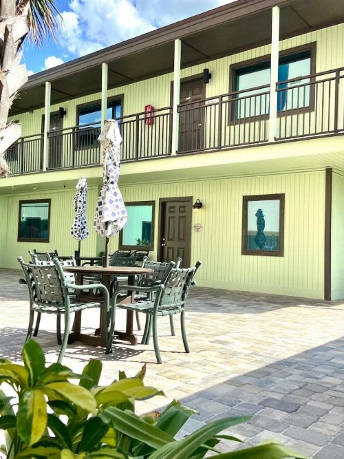 Micks Beach Hideaway - image 30