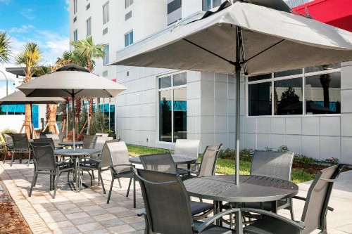 Fairfield Inn & Suites by Marriott Daytona Beach Speedway/Airport - image 16