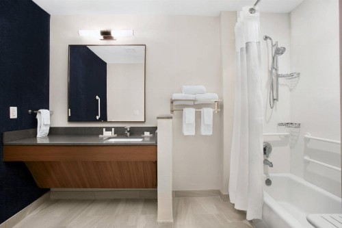 Fairfield Inn & Suites by Marriott Daytona Beach Speedway/Airport - image 8