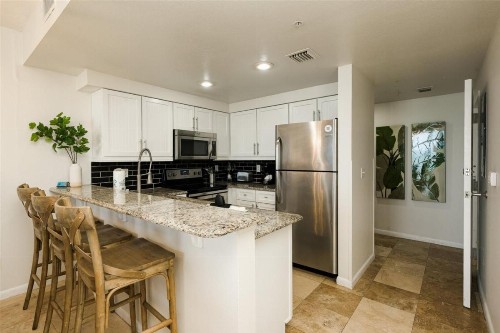 Unit 1604 - image 2