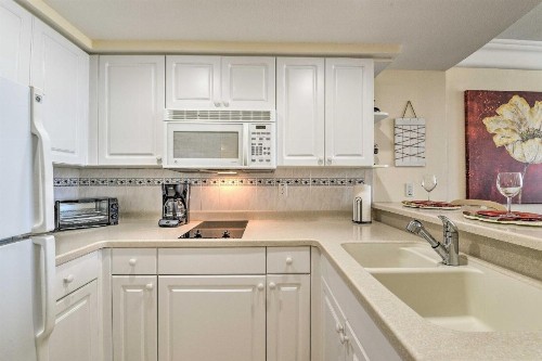 Daytona Beachfront Condo with Ocean View and Amenities - image 5