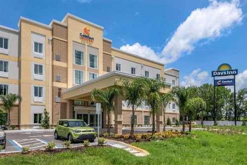 Comfort Suites Daytona Beach - Speedway - image 2