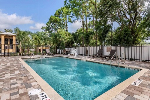 Comfort Suites Daytona Beach - Speedway - image 21