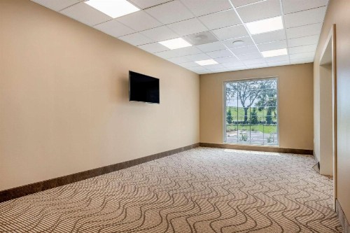 Comfort Suites Daytona Beach - Speedway - image 24
